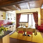 Cour Maison 3*