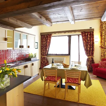 Cour Maison 3*
