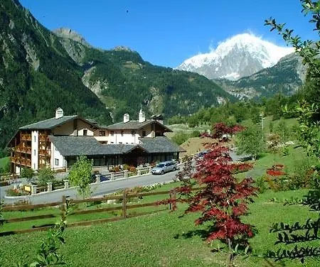 Hotel apartamentowy Cour Maison 3*